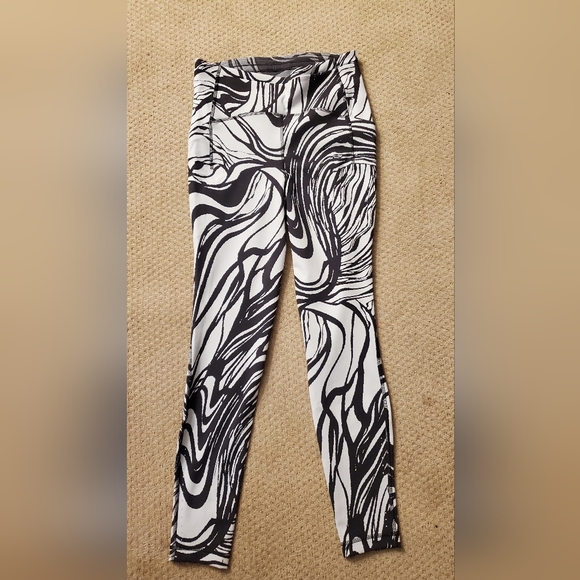 lululemon athletica Pants - lululemon athletica Black and White Patterned Leggings